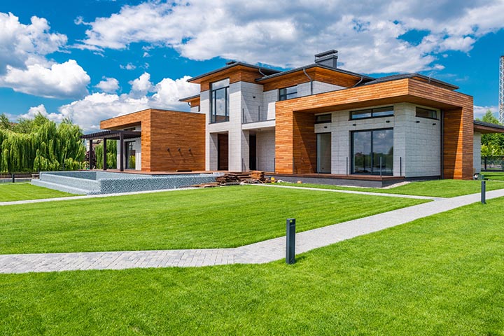 Expert Tips for Sloped Front Lawn Landscaping